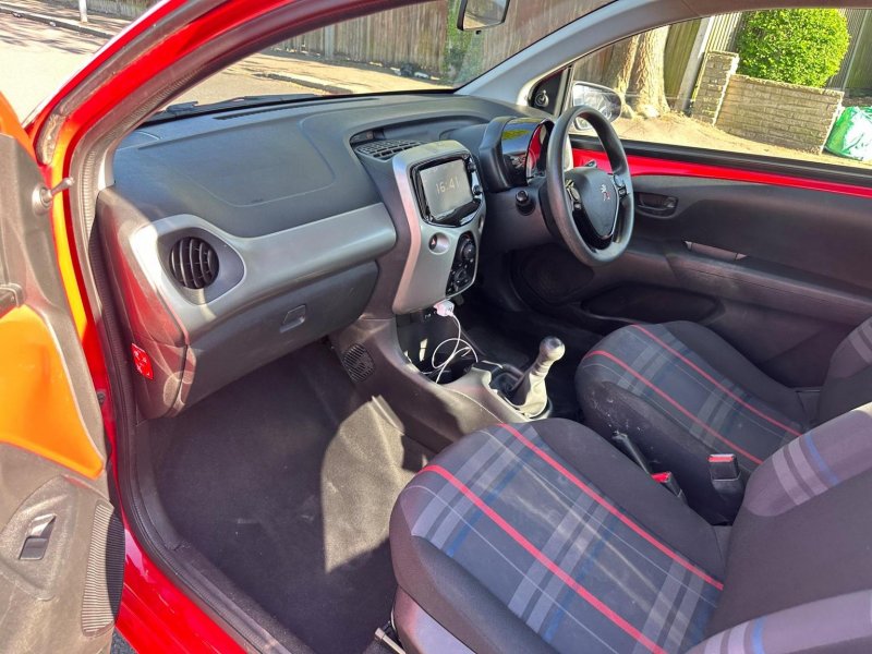 PEUGEOT 108