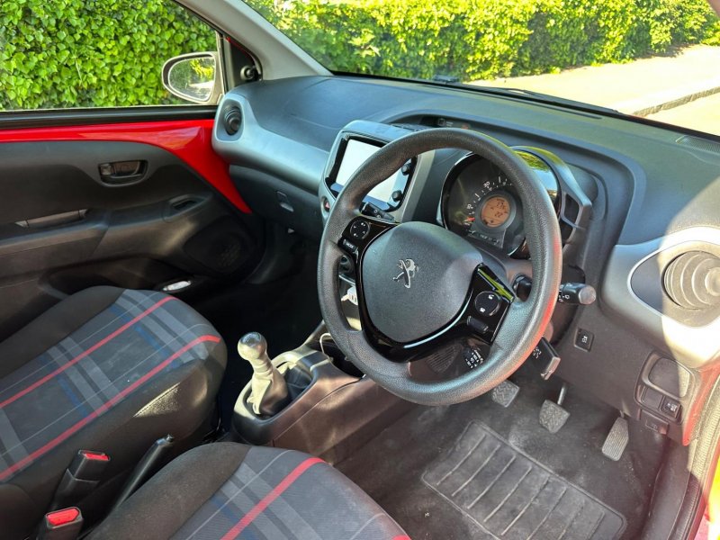 PEUGEOT 108