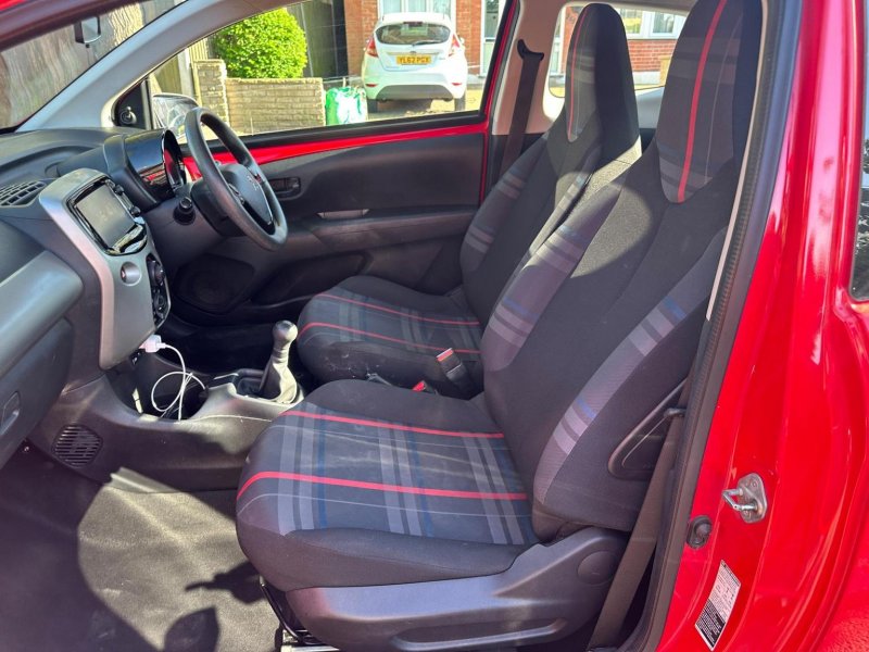 PEUGEOT 108