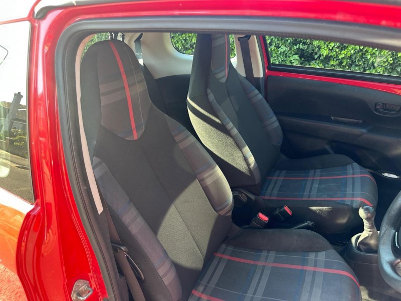 PEUGEOT 108