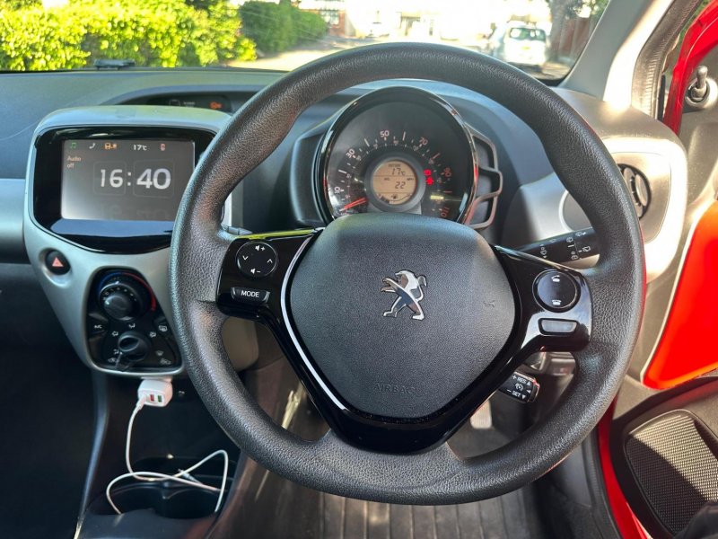 PEUGEOT 108