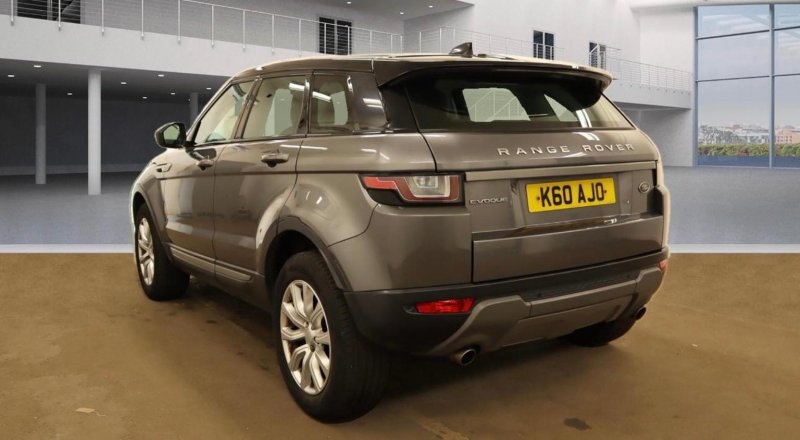 View LAND ROVER RANGE ROVER EVOQUE 2.0 TD4 SE Auto 4WD Euro 6 (s/s) 5dr