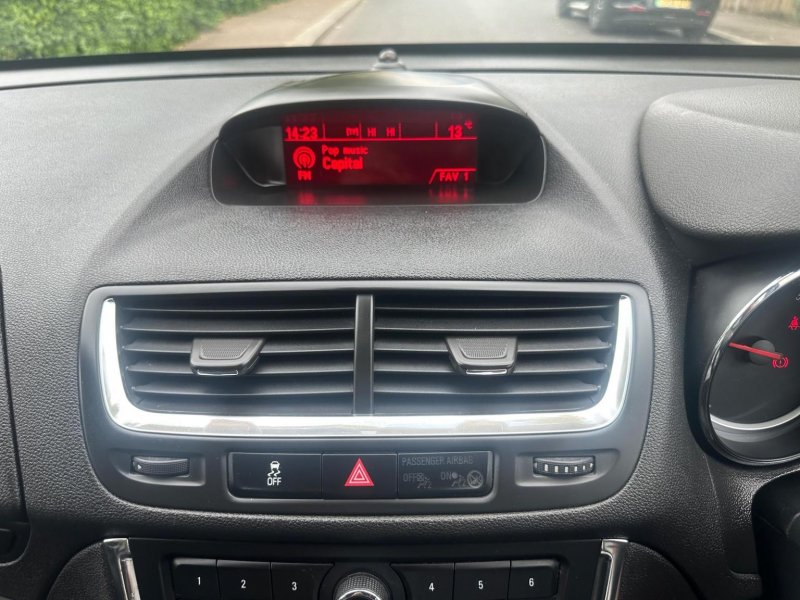 VAUXHALL MOKKA