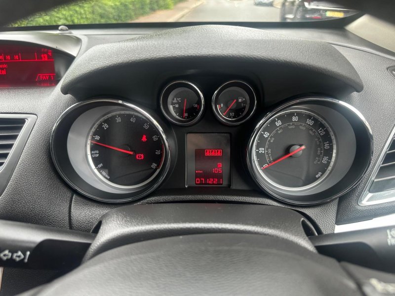 VAUXHALL MOKKA