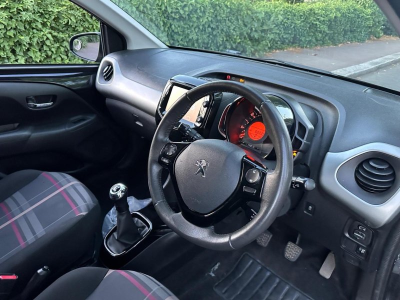 PEUGEOT 108