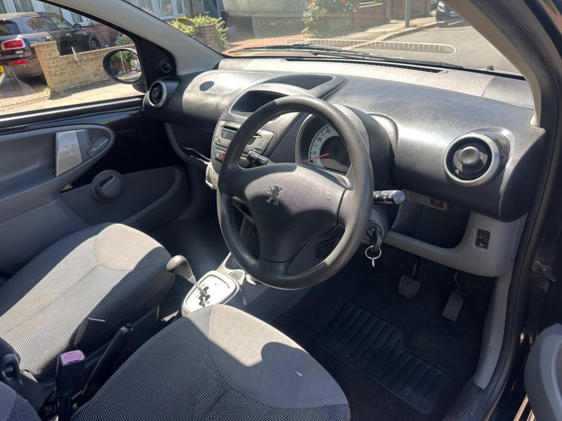 PEUGEOT 107