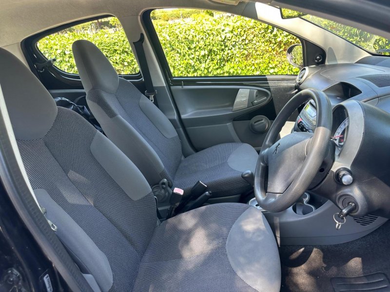 PEUGEOT 107