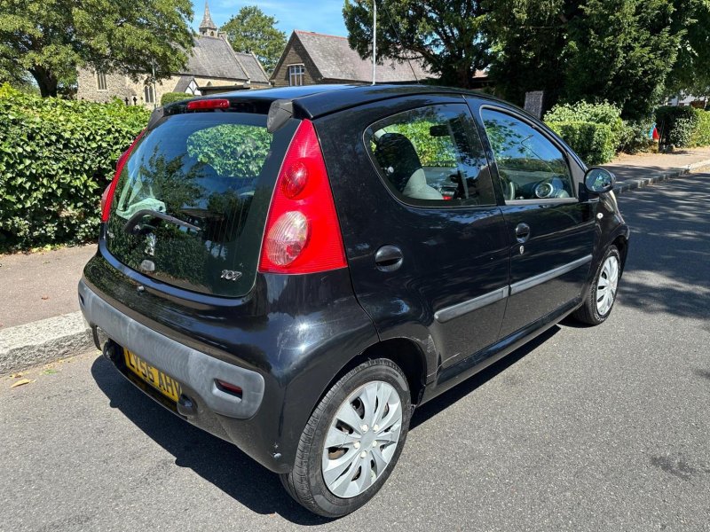 PEUGEOT 107
