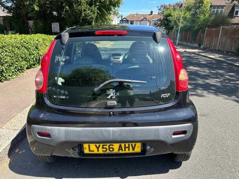 PEUGEOT 107