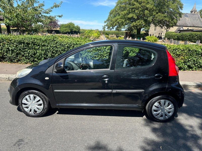 PEUGEOT 107