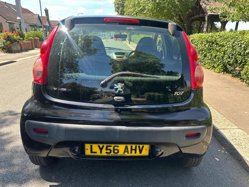 PEUGEOT 107