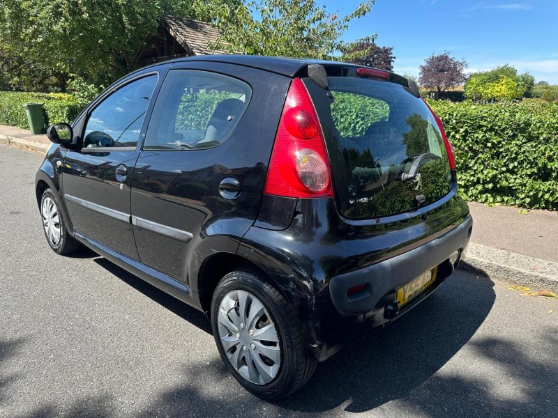 PEUGEOT 107
