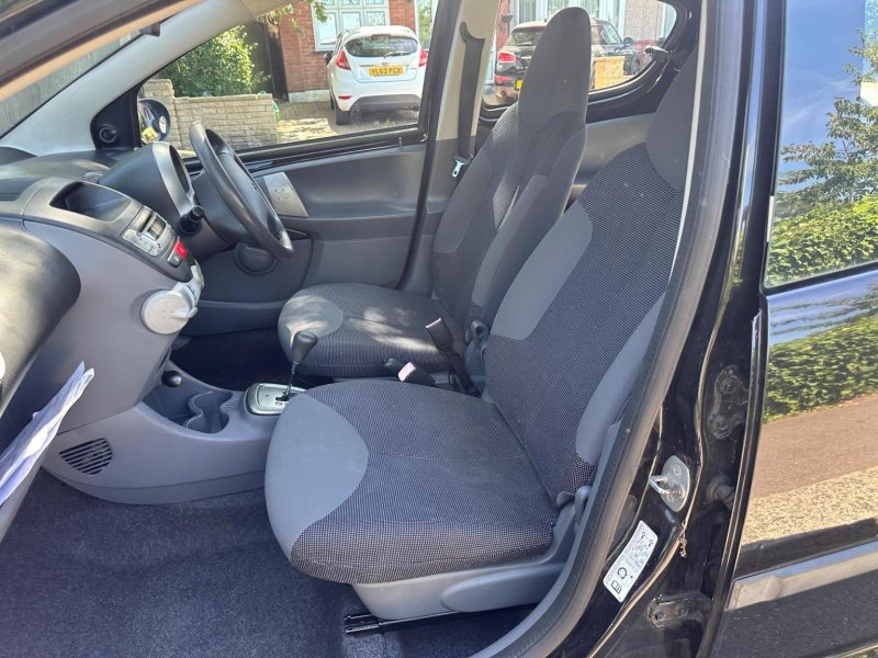 PEUGEOT 107