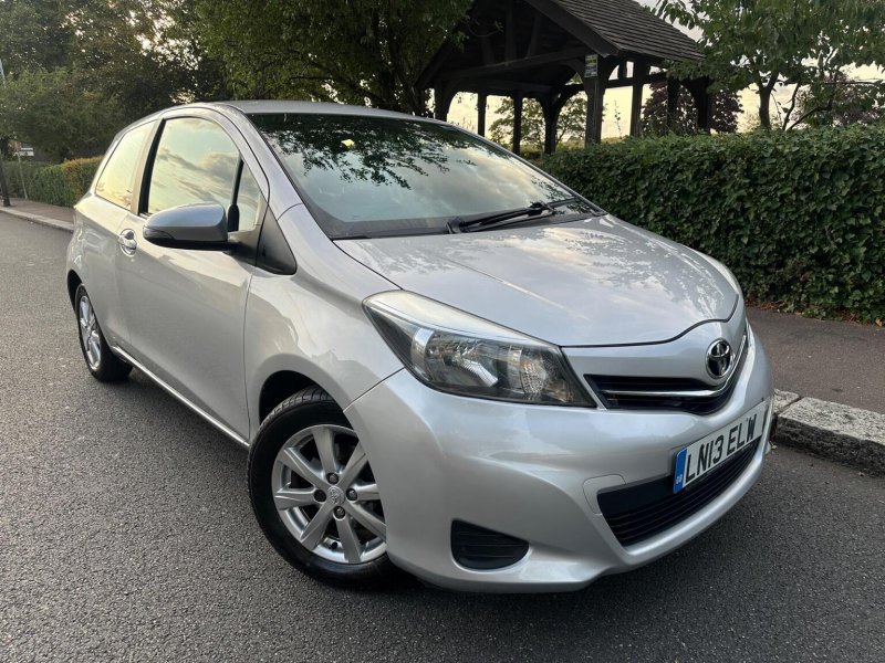 View TOYOTA YARIS 1.0 VVT-i TR Euro 5 3dr