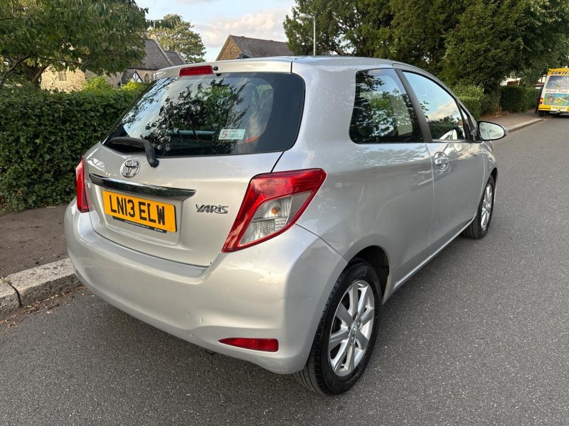 TOYOTA YARIS