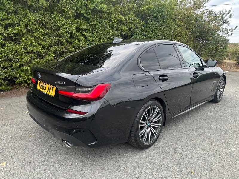 BMW 3 SERIES